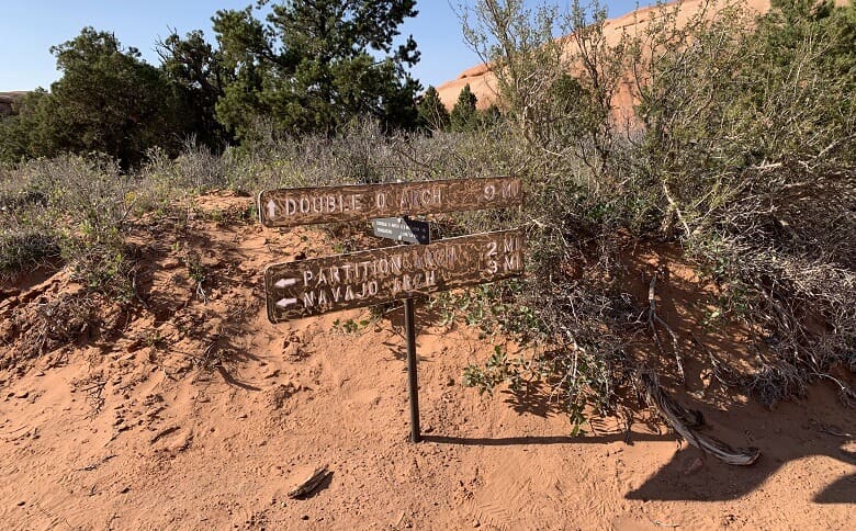 arches-trail-sign