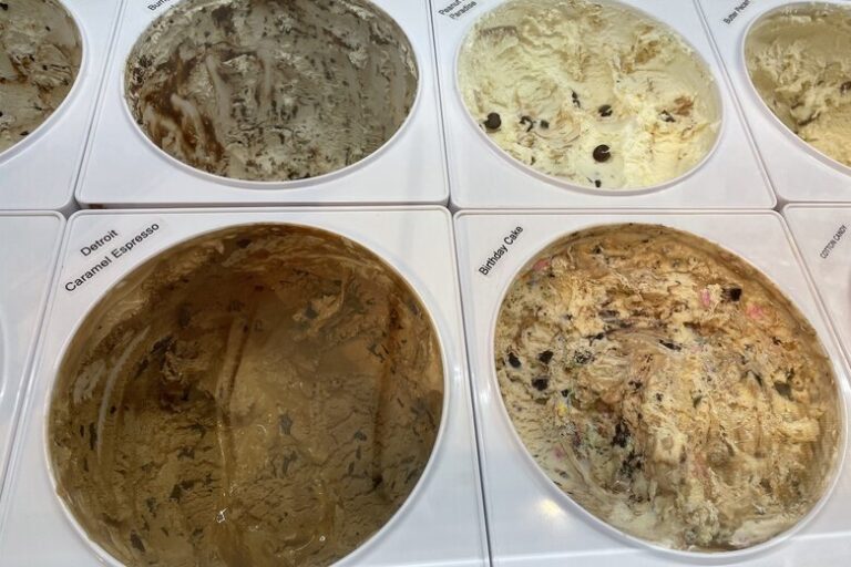 ミシガン土産・ギフト｜キャラメル入りチョコレート『SANDERS(サンダース)』 つきらいふ in the USA